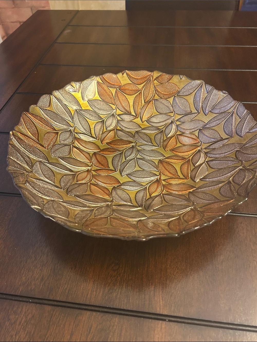 Decorative Leaf Pattern Glass Bowl